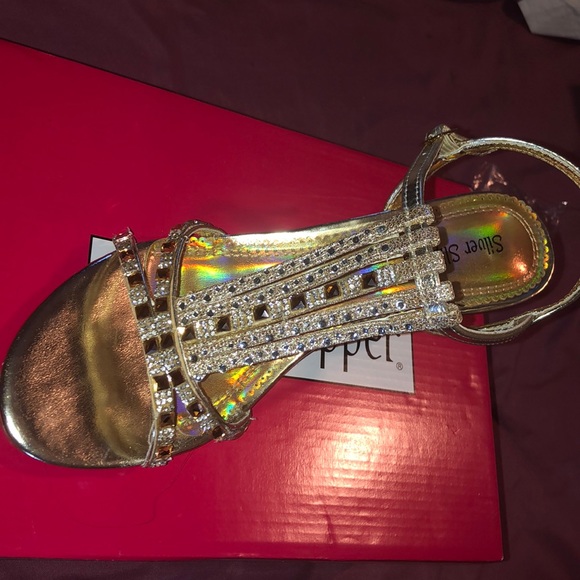 Gold Heels - Picture 1 of 6